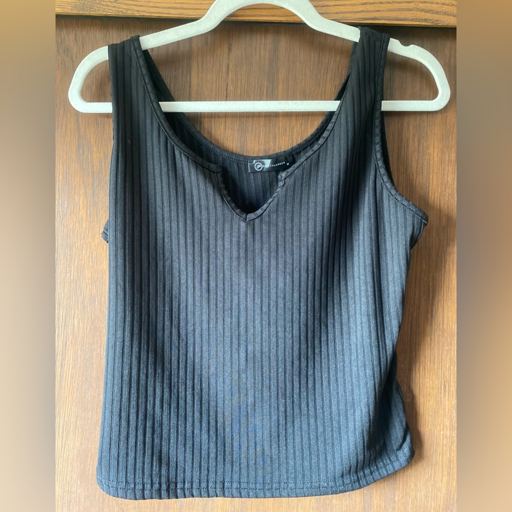 Pretty Garden‎ Women's Medium Ribbed Knit V Neck Cropped Tank Top